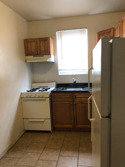 Building Photo - 385 Ives St