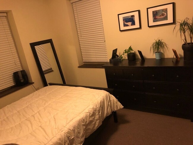 Building Photo - 724 S 20th St