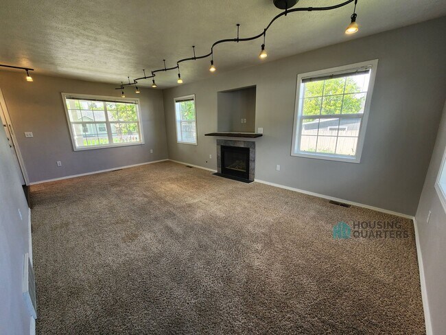 Building Photo - Spacious 4-Bedroom Home in Spokane Valley with Finished Basement & Fenced Yard