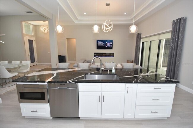 Building Photo - 13 Elder Dr