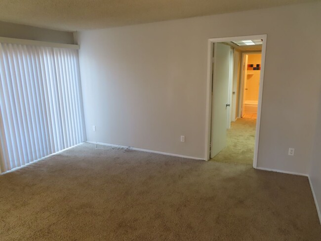 Building Photo - One Bedroom Condo in Mission Valley