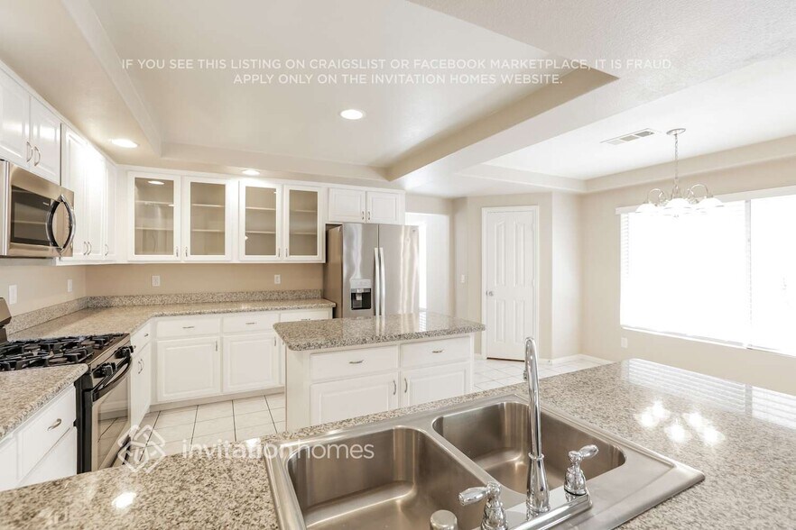 Building Photo - 8637 W Gilmore Ave