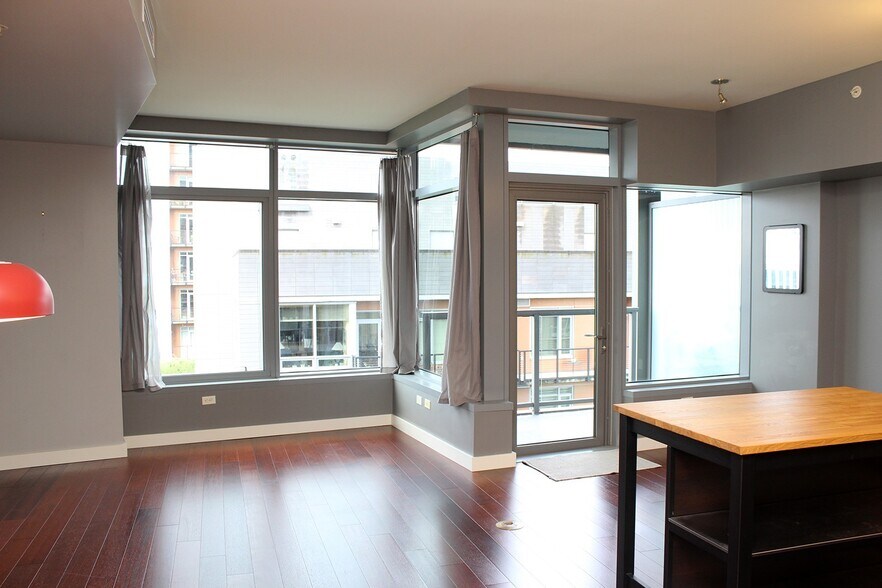 Building Photo - 3601 S River Pkwy