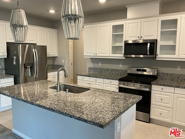 Building Photo - 20909 Mountain Gate Dr