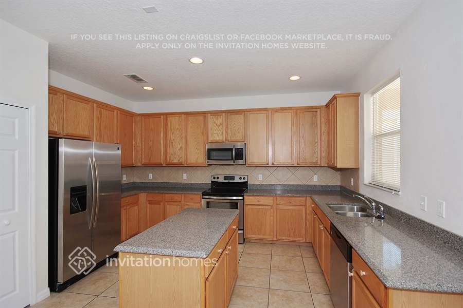 Building Photo - 2424 Laurel Blossom Cir