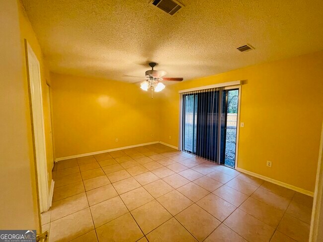 Building Photo - 136 Creekwood Cir