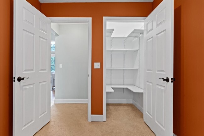 Building Photo - MOVE IN SPECIAL! 1/2 off first months rent. 4 bedroom 2.5 bath house with lawncare, internet and ...