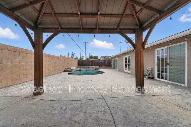 Building Photo - 387 E Nubia St