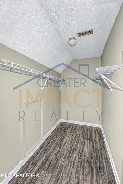 Building Photo - 1045 Blinken St