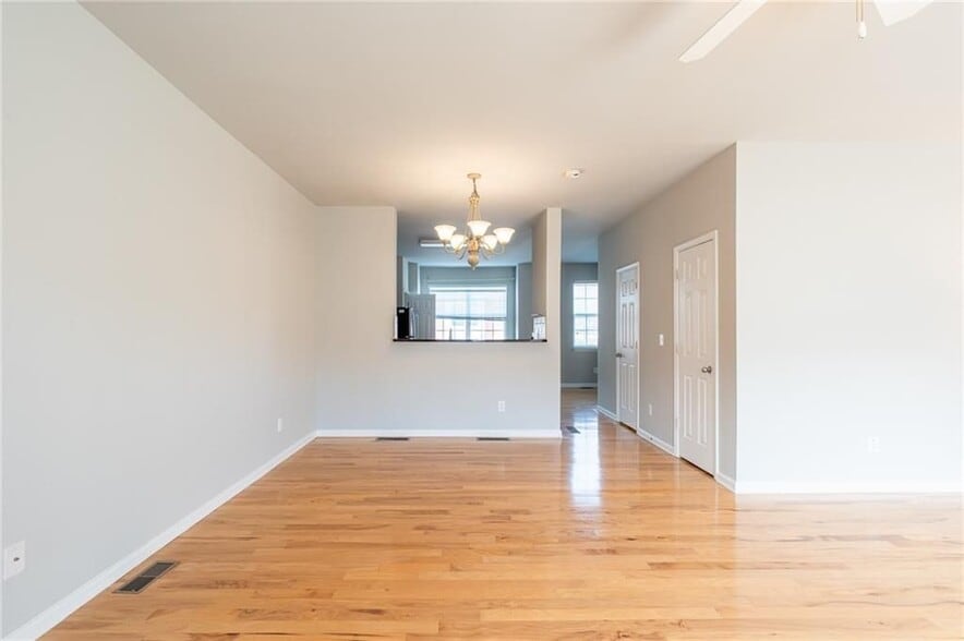 Building Photo - 2190 Landing Walk Dr