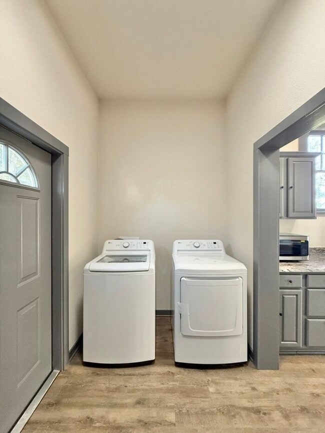 Building Photo - Beautiful 3-Bedroom, 1-Bath Home with Modern Updates!