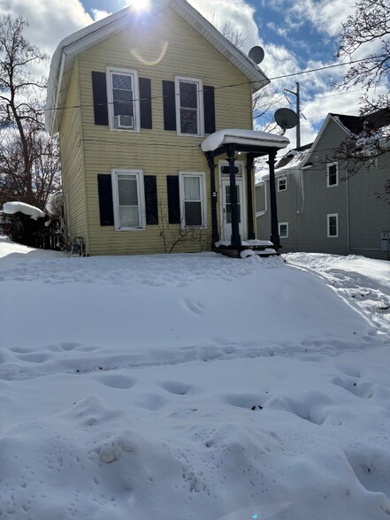 Building Photo - 28 Caledonia St NE