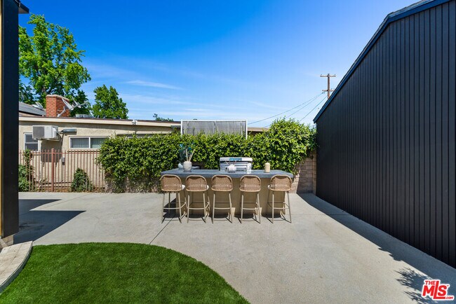 Building Photo - 14742 Weddington St