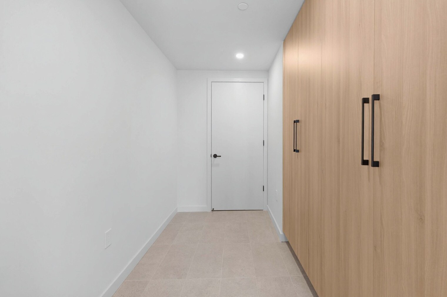 Building Photo - 501 NE 1st Ave