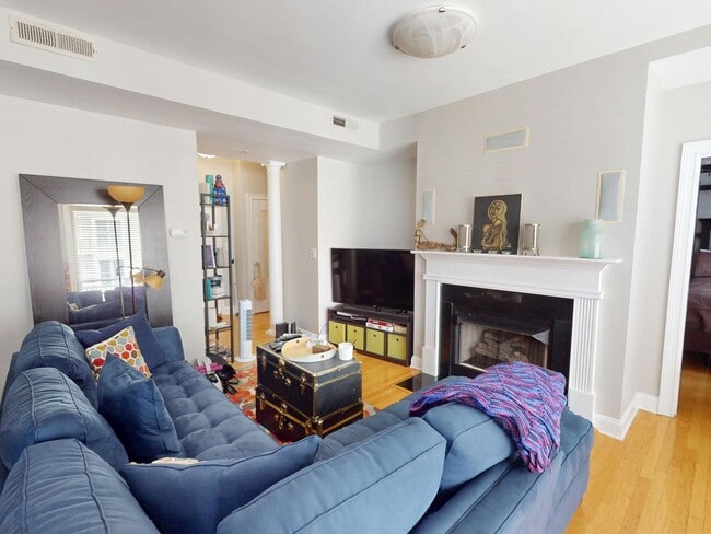 Building Photo - Gateway Plaza in Center City Condo with La...
