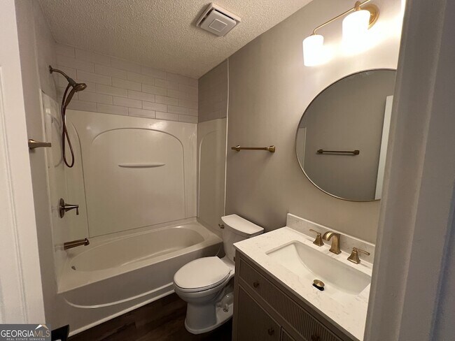 Building Photo - 117 Primrose Dr