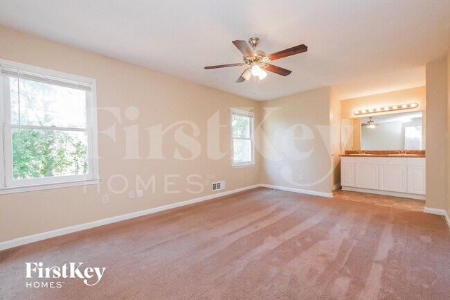 Building Photo - 1701 Underwood Dr SE