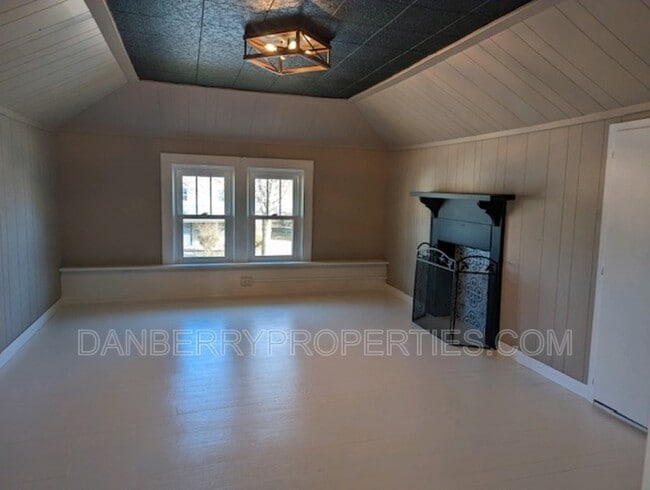 Building Photo - 301 E Bigelow St