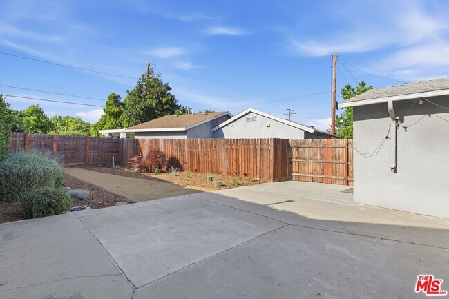 Building Photo - 14141 Gault St