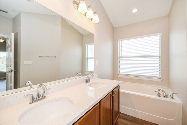 Building Photo - 9287 Hawkeye Dr