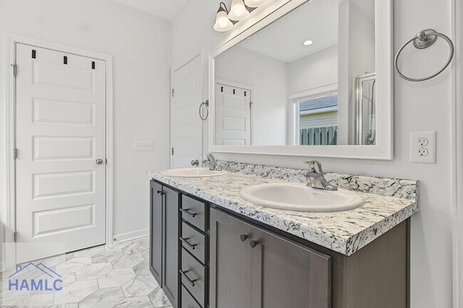 Building Photo - 163 Alcove Ct
