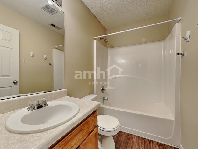 Building Photo - 10741 Glenluce Avenue