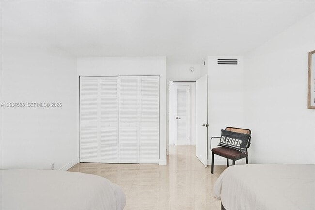 Building Photo - 2030 S Ocean Dr