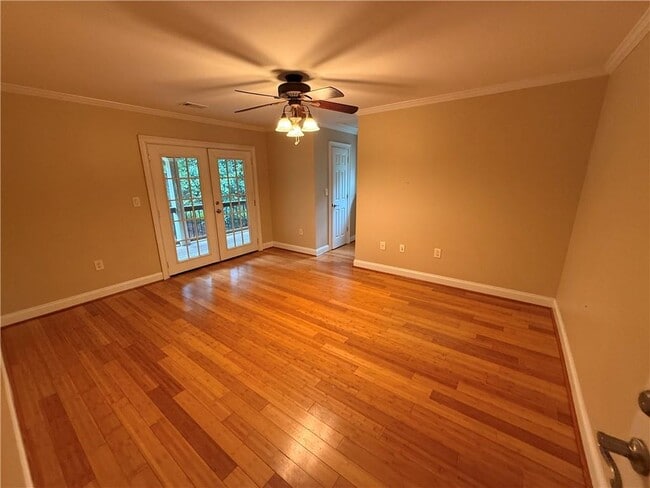 Building Photo - 1505 Hillcrest Dr