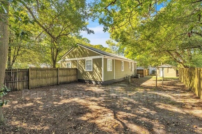 Building Photo - 2310 Lorraine Dr