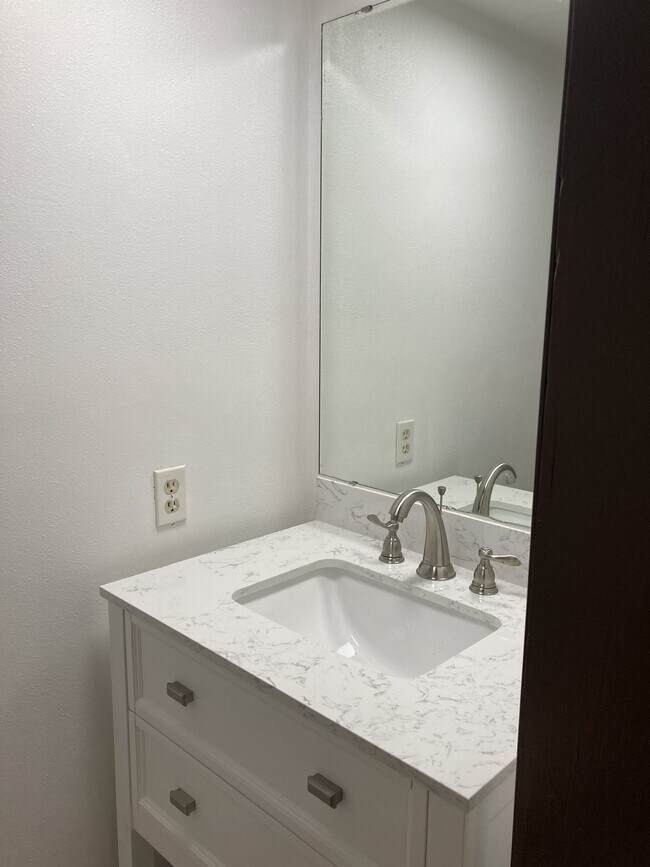 Building Photo - Indialantic Townhouse