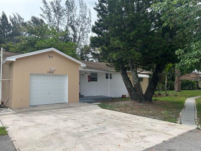 Primary Photo - 3920 7th Ave N