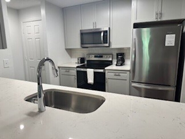 Building Photo - 5028 Gardner Dr