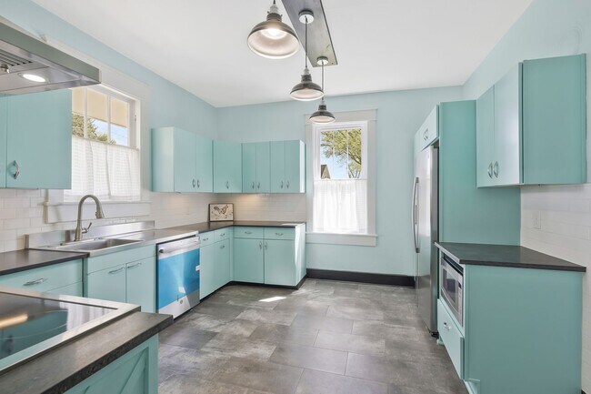 Building Photo - 4th Ave Riverside