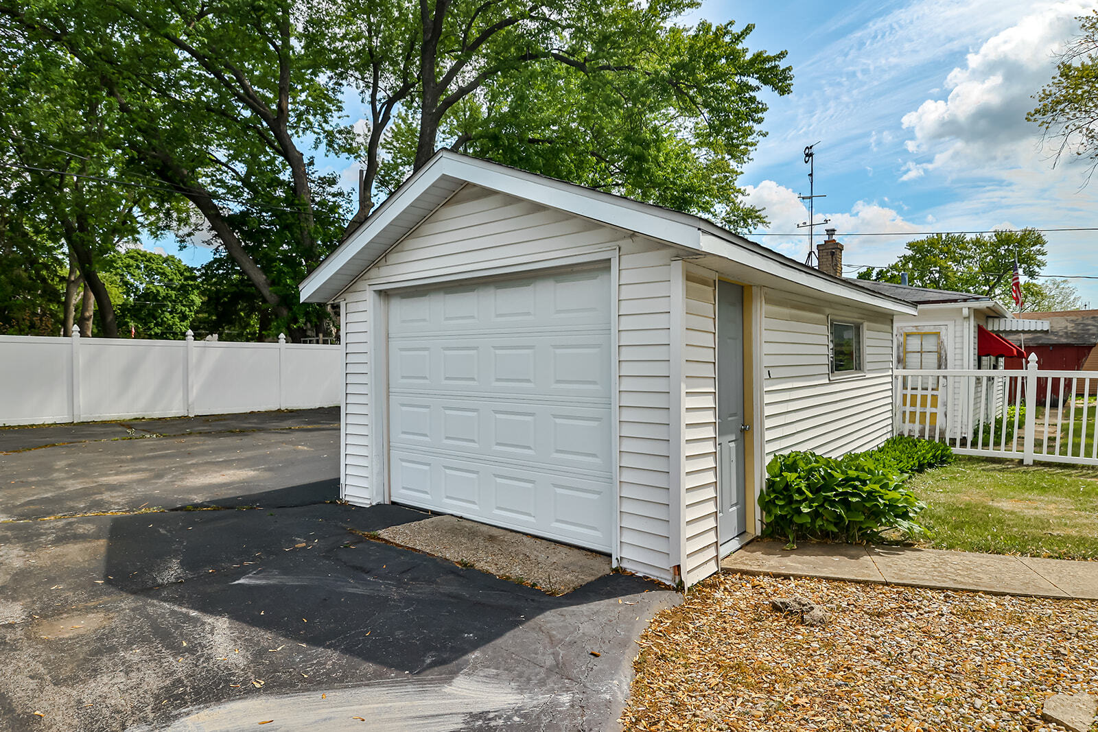 one car garage - 304 Merrill Ave
