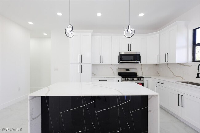 Building Photo - 2933 20th St SW