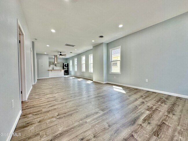 Building Photo - 37 High St