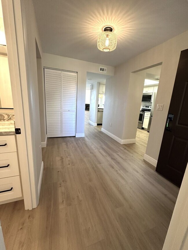 Building Photo - Gorgeous Updated Tierra Verde Annual Unfurnished Waterfront Condo 2/2 w/Garage