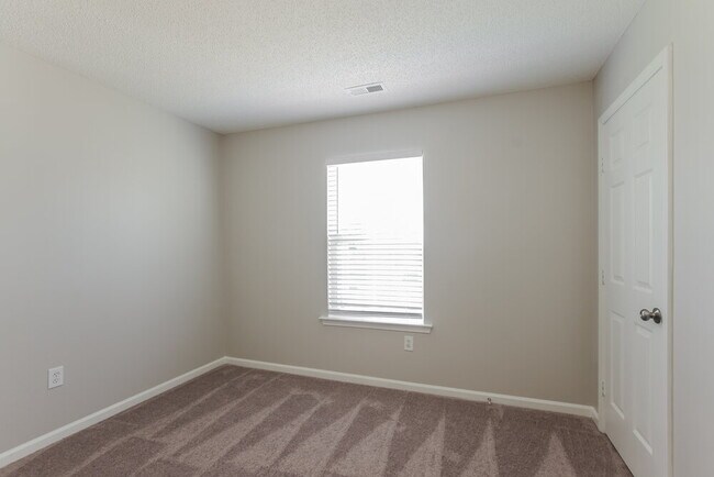 Building Photo - 10125 Illoria Dr