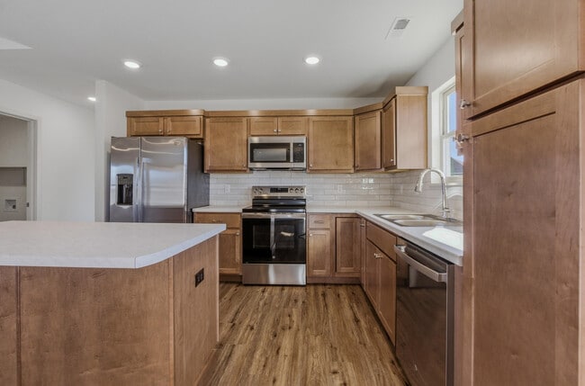 Building Photo - 3324 Naples Dr