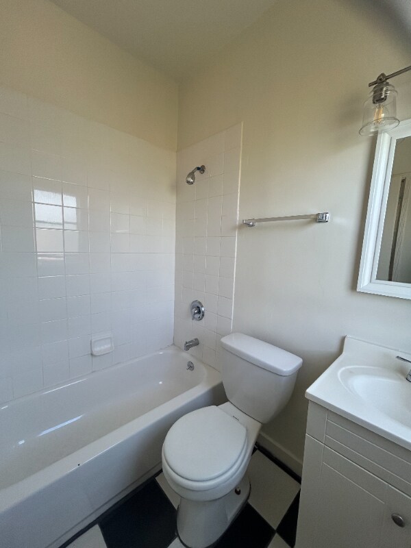 Building Photo - 4367 Oakwood Ave