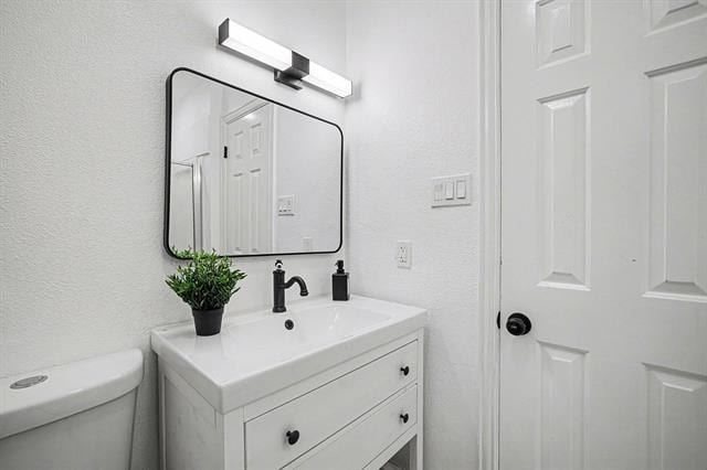 Building Photo - 718 E Pecan St