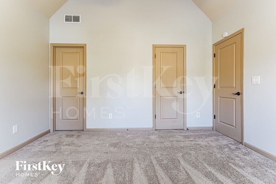 Building Photo - 94 Silver Top Dr SE