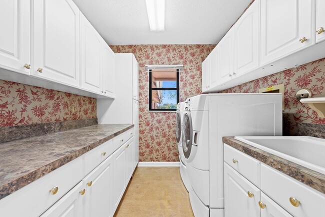 Building Photo - 7511 Brigantine Ln