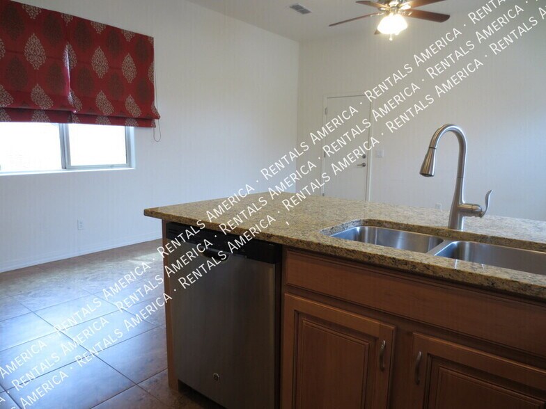 Building Photo - 1133 E Buckingham Ave