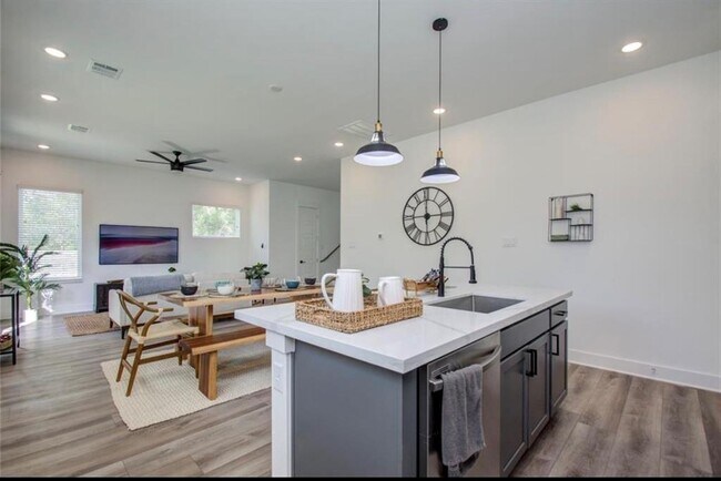 Building Photo - 5823 Highland Sky Ln