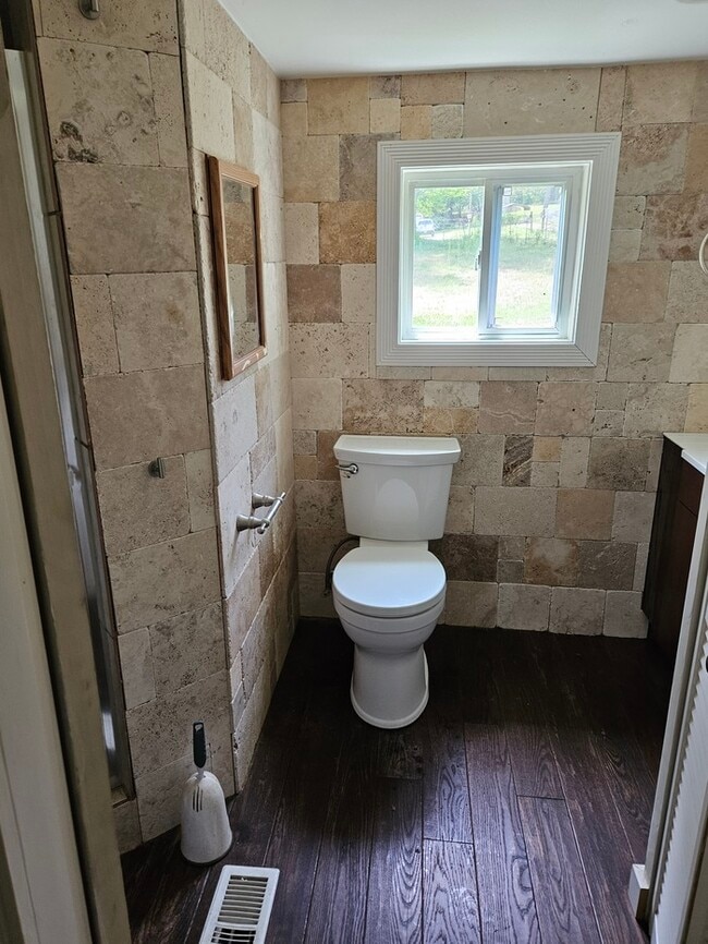 Building Photo - 2 Bedroom 2 Baths Ranch Home