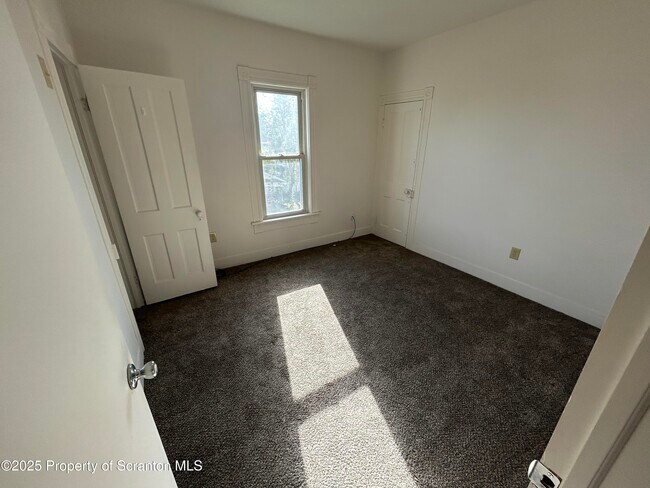 Building Photo - 729 W Locust St