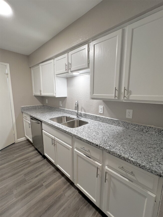 Building Photo - 6200 W Tidwell Rd