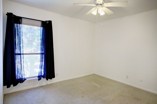 Building Photo - Now Available! Gated 2BR/2BA Condo in N Arlington!