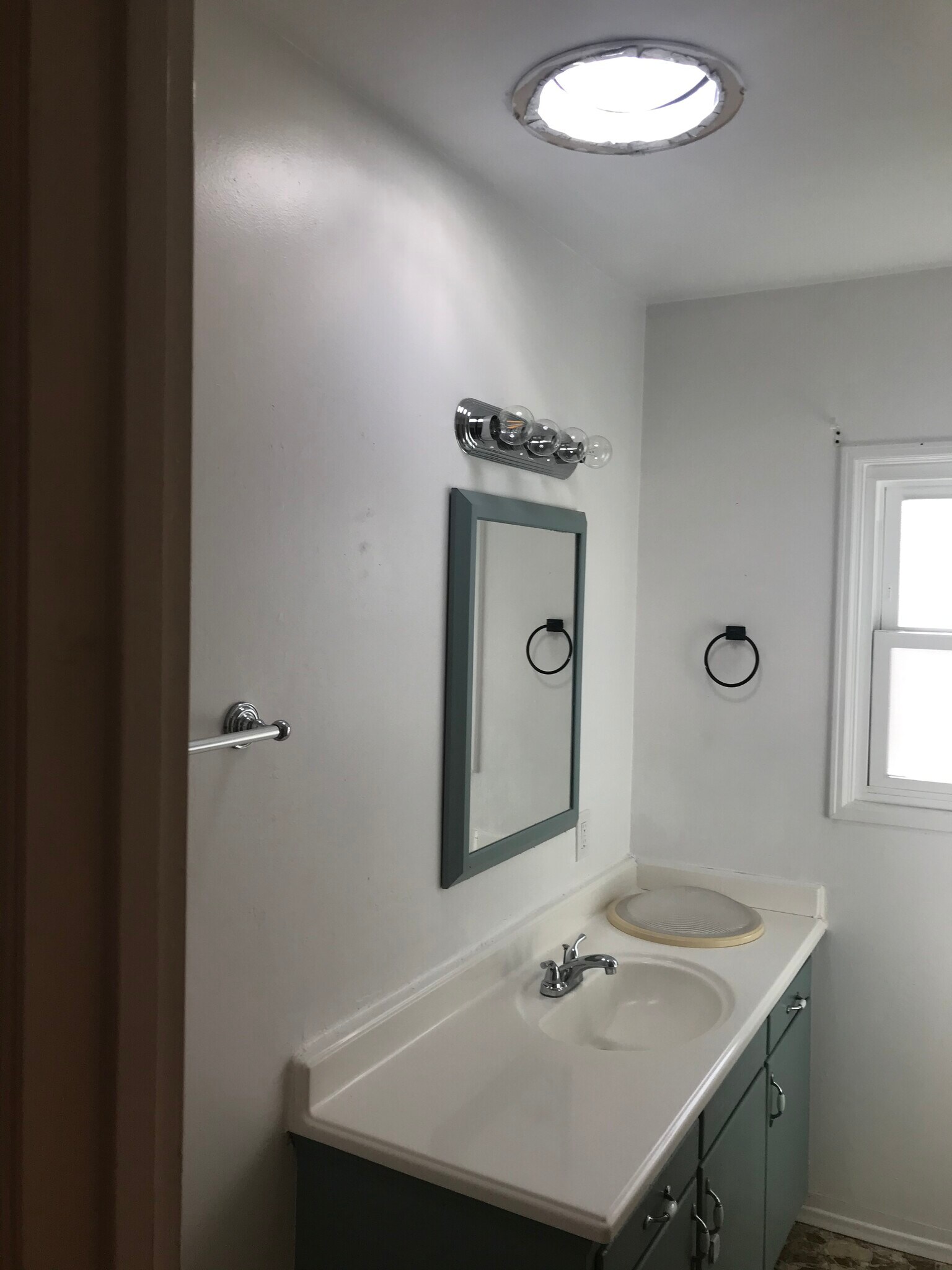 Bathroom - 6980 Adams Ave